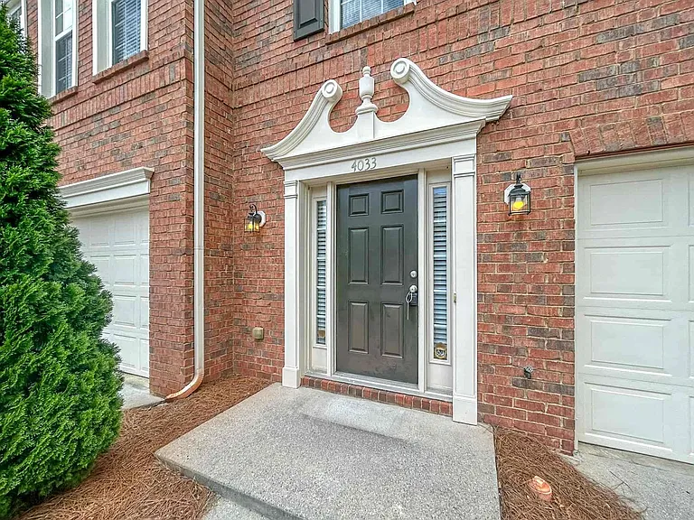 4033 Edgecomb Dr — Photo 2