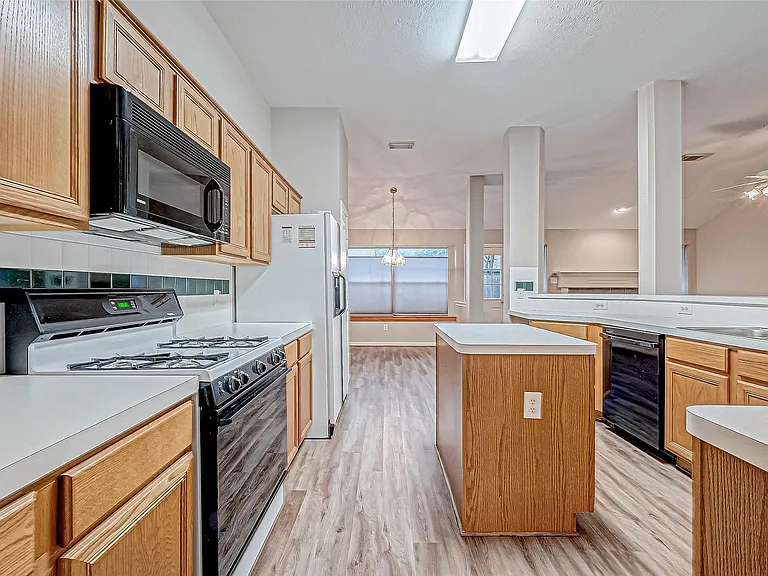 1524 Robin Ave — Photo 9