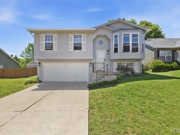3138 Five Oaks Dr, Arnold, MO 63010