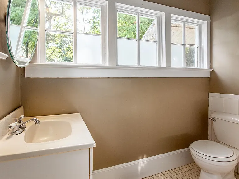 1002 Center St NW #B — Photo 12
