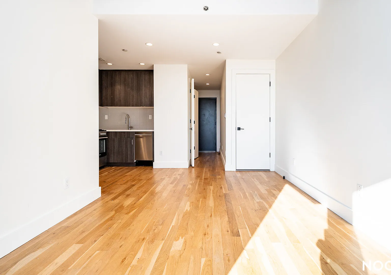 824 East New York Avenue — Photo 3