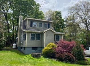 73 Fairview Dr, Hewitt, NJ 07421