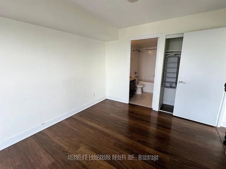 135 Village Green Sq #3923 — Photo 27