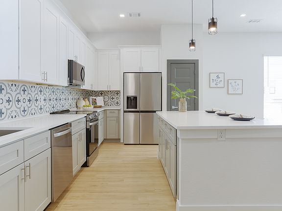 3rd image of 2805 Weisenberger St #503