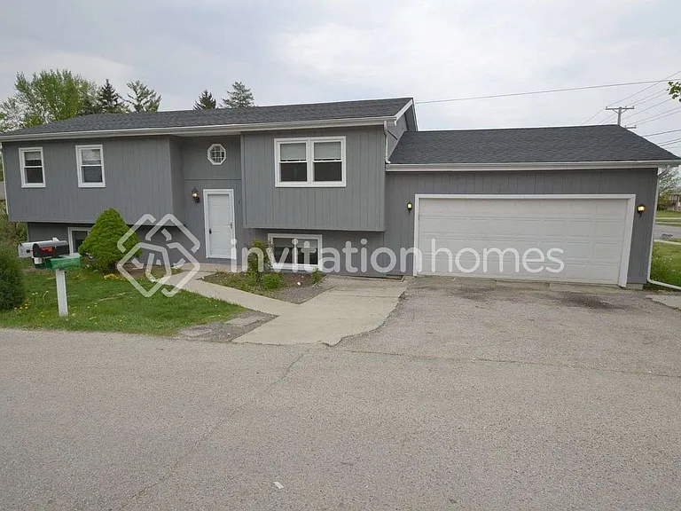 1 Linden Ave — Photo 1