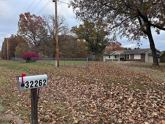 Fenced front yard (2014)