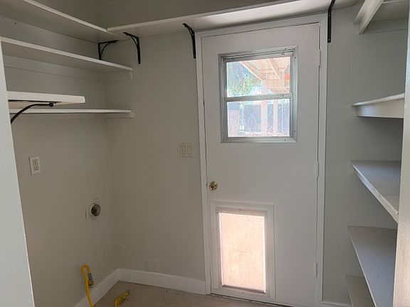 5th image of 24036 Kittridge St