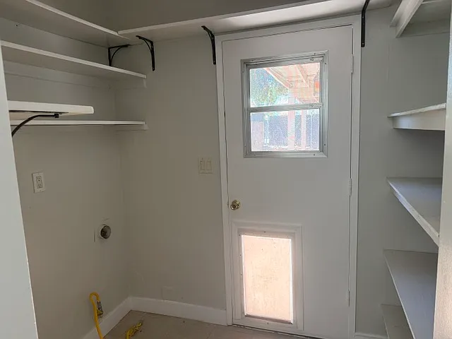 24036 Kittridge St — Photo 5