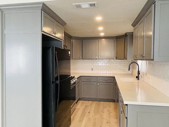4th image of 624 California St APT B