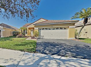 929 Falling Water Rd, Fort Lauderdale, FL 33326