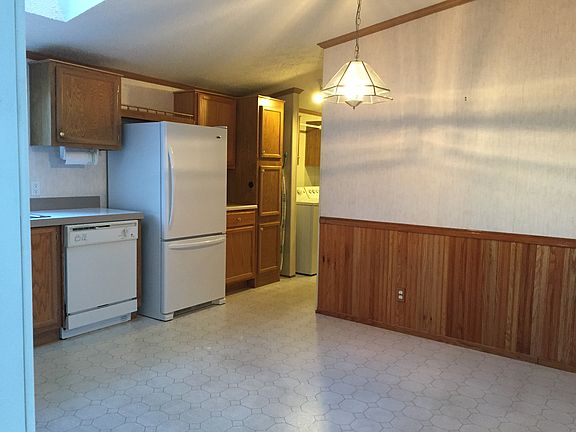 Eat-in kitchen