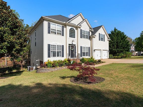 2nd image of 343 Woodsberry Shoals Dr