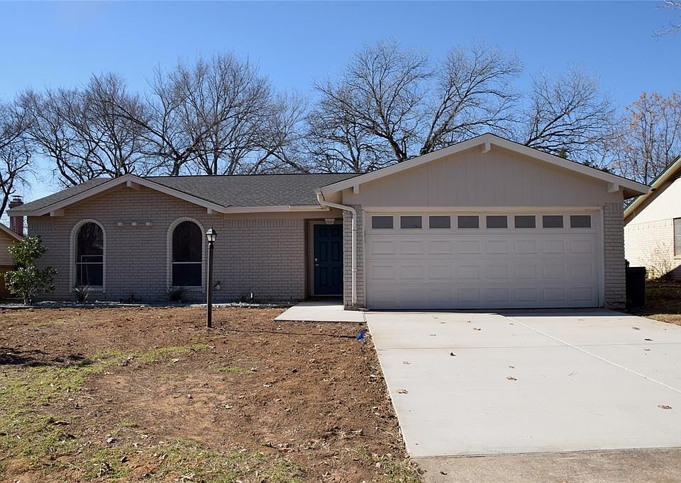 1st image of 811 Meadowlark Dr
