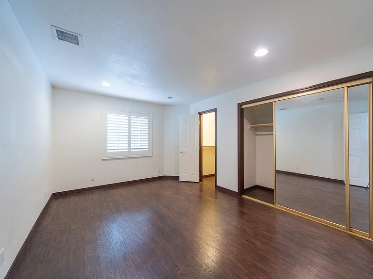 218 E Newman Ave — Photo 24