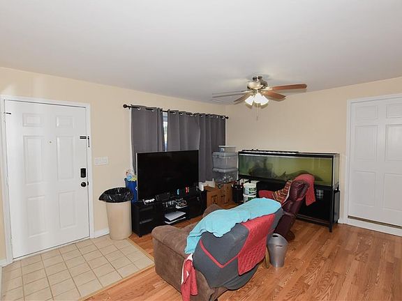 3rd image of 729 De Laura Ln
