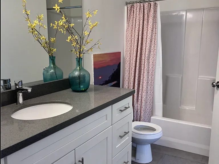 Second upstairs bathroom with full tub and shower