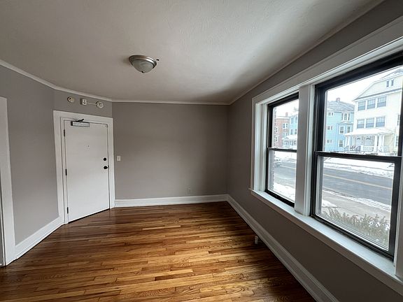 4th image of 65 Monroe St #11308672