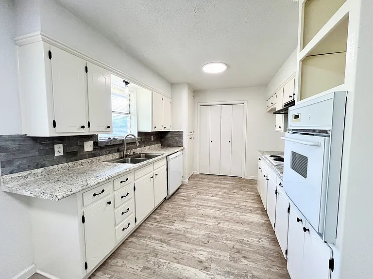 6415 Circo Dr — Photo 8