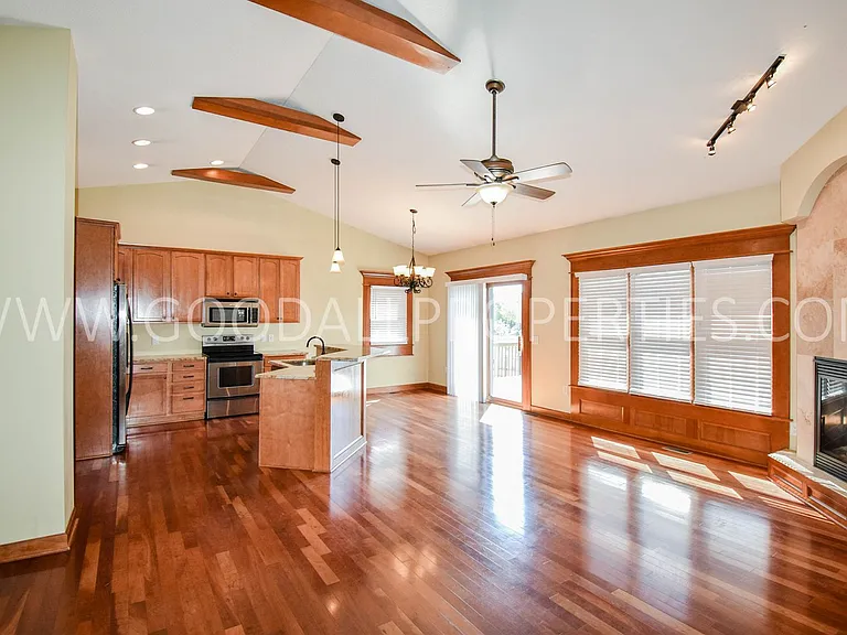 40 NE Gracewood Dr — Photo 2