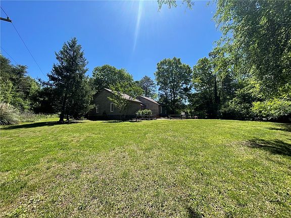 2nd image of 3133 Oakridge Dr