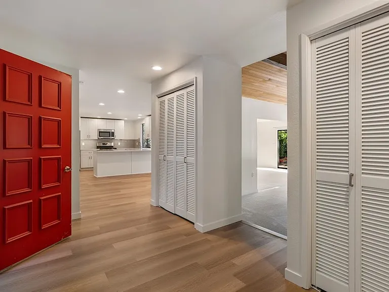 2217 Sahalee Dr W — Photo 18