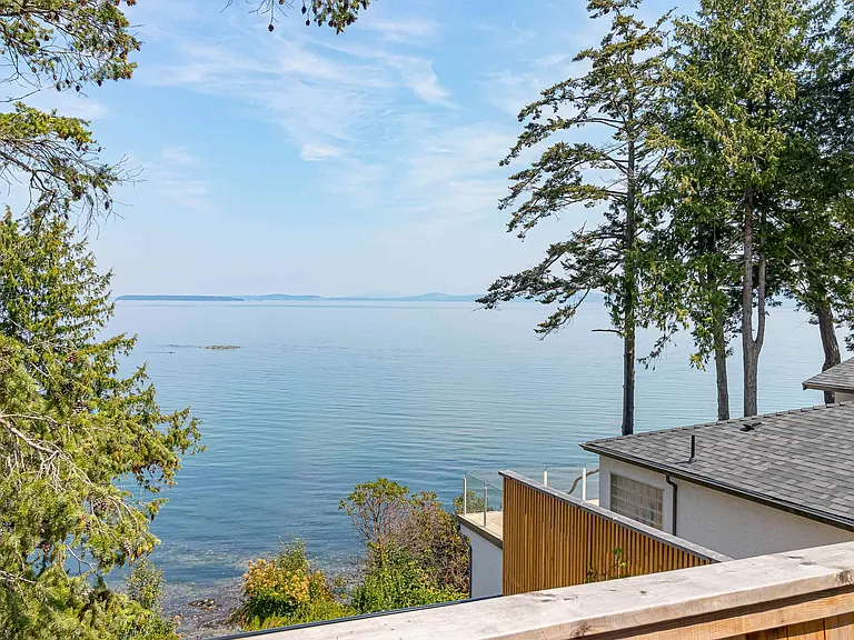 4901 Cordova Bay Rd — Photo 18