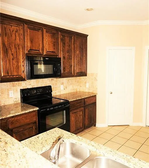 1037 Kyan Ln — Photo 17