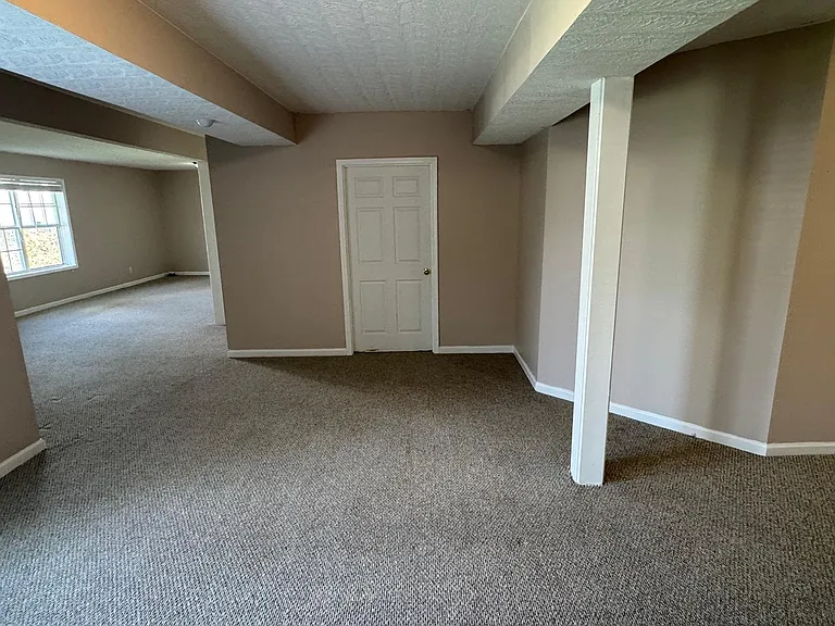 504 Thames Cir — Photo 93