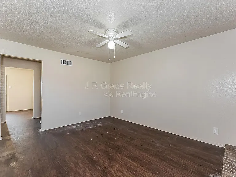 2 bed, 1088 sqft, $1,299 — Photo 2
