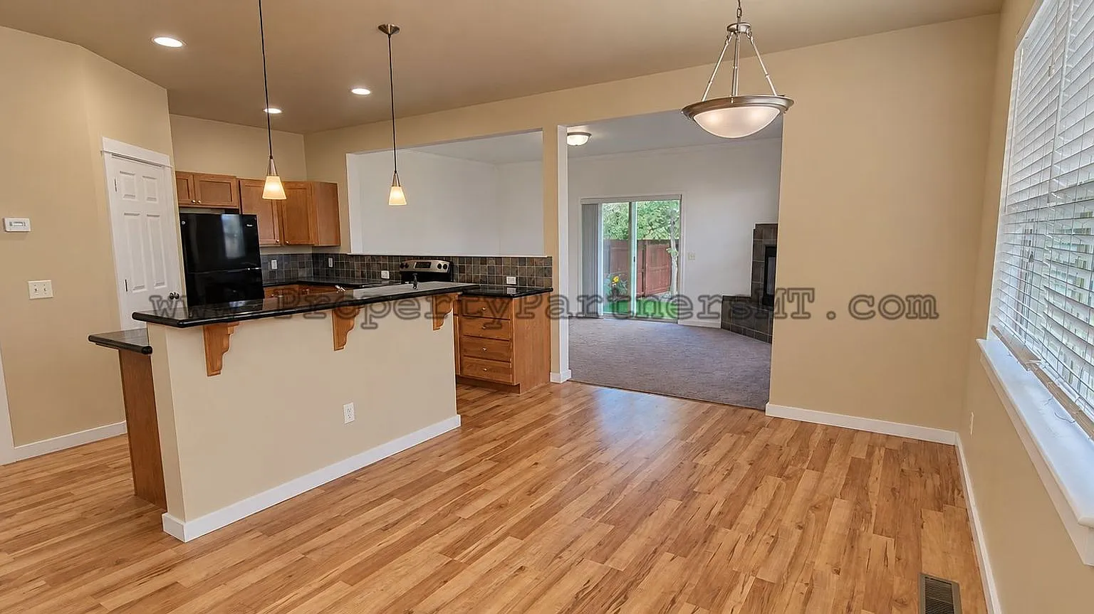 Brand New Remodel 4 Bed 2.5 Bath Upgraded Townhome — Photo 2