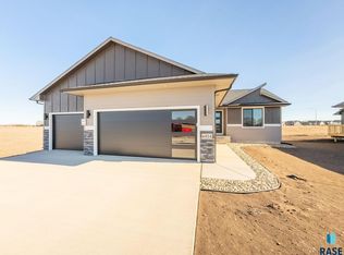 6924 W 5th St, Sioux Falls, SD 57107