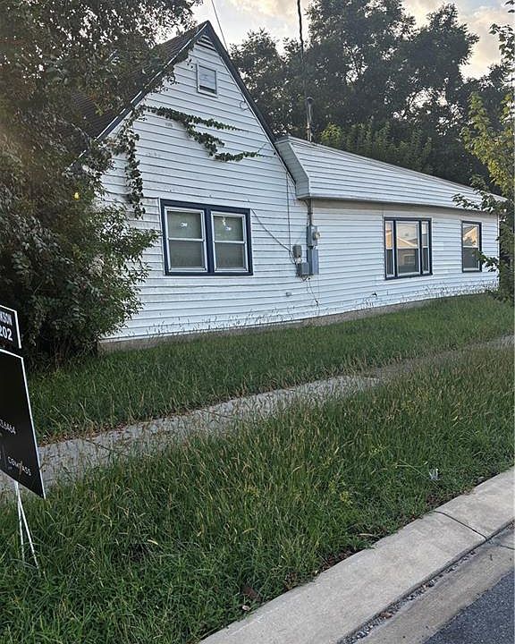 1st image of 4729 Pineda St