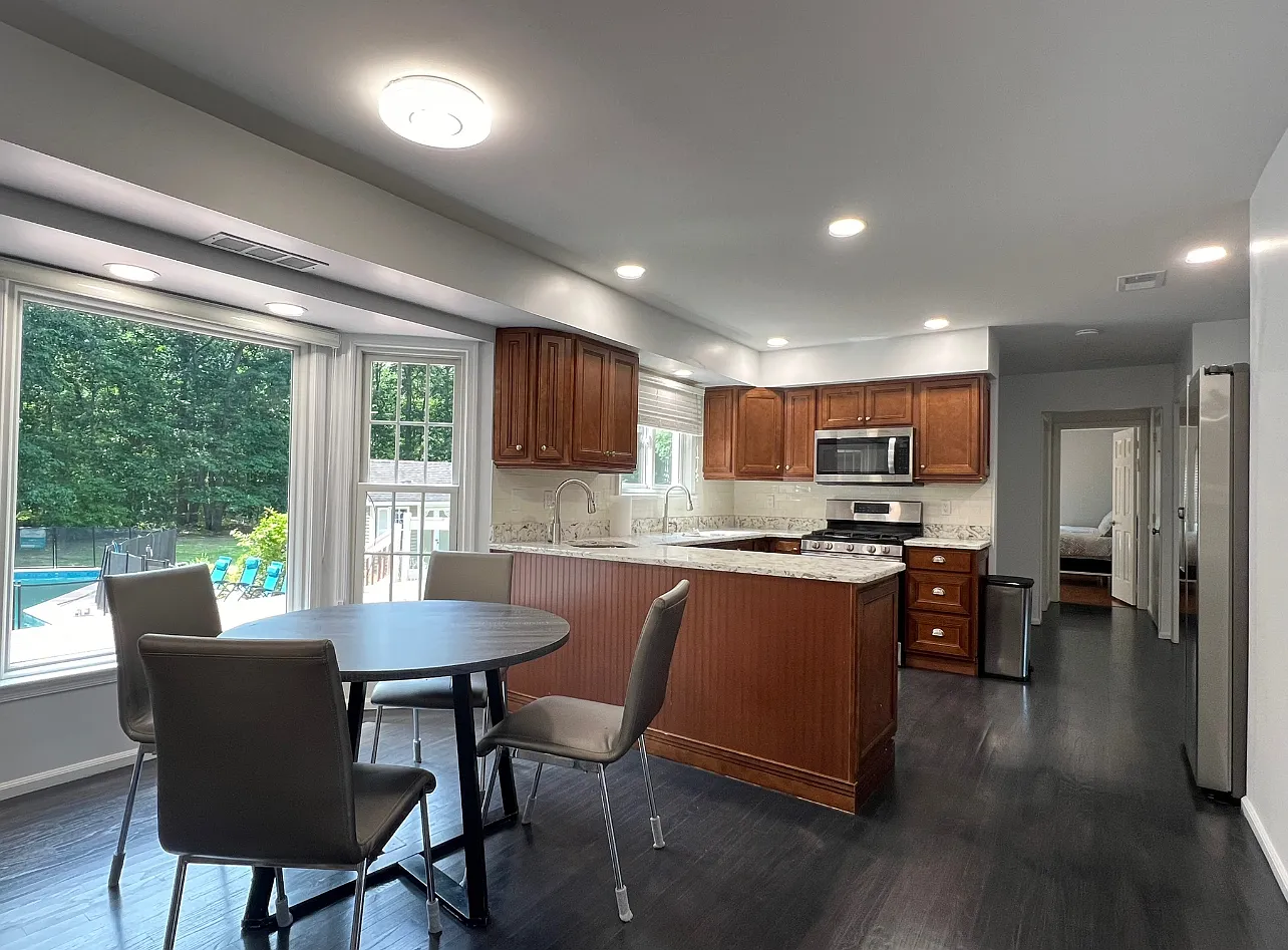 5 bed, 2760 sqft, $5,000 — Photo 4