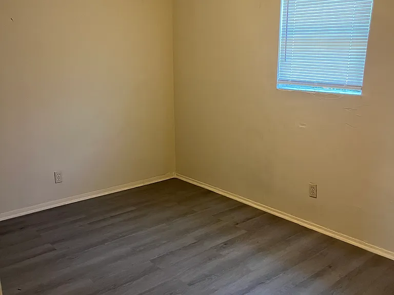 704 Hopkins St — Photo 4