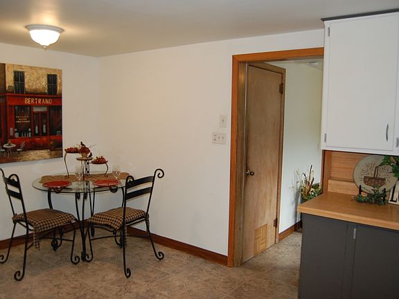 4th image of 211 9th St