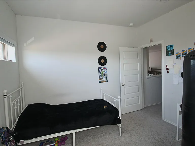 24727 Tanoureen Dr — Photo 39