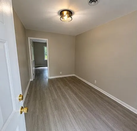 612 W College St - Unit 3 — Photo 2