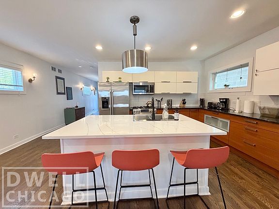 4th image of 1419 N Paulina St