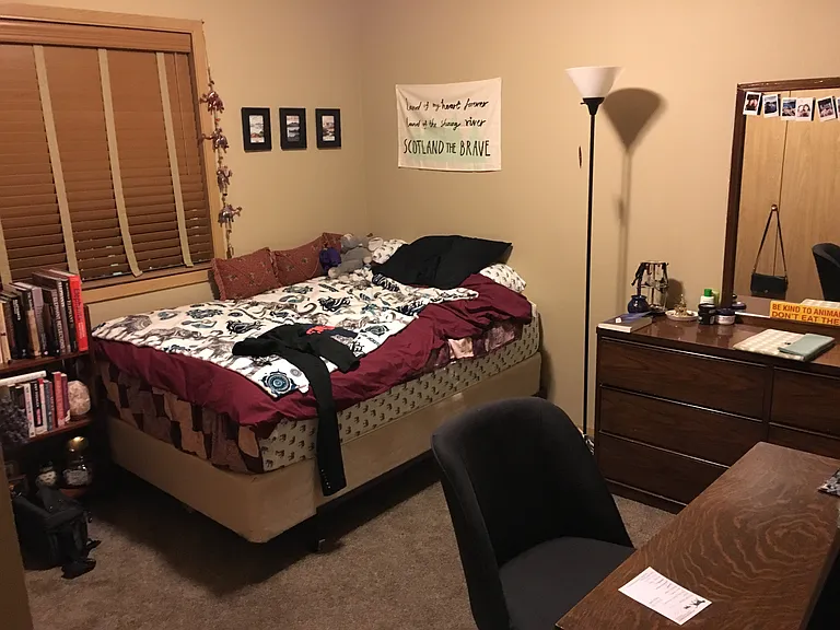 233 NW Clay Ct — Photo 8