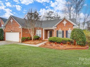 2727 Phillips Woods Ln, Matthews, NC 28105