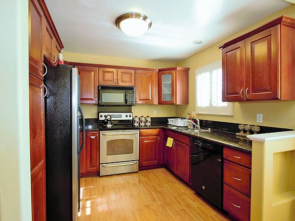 2nd image of 605 S Mollison Ave Unit 203