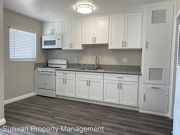 3rd image of 7336 Pickering Ave #B