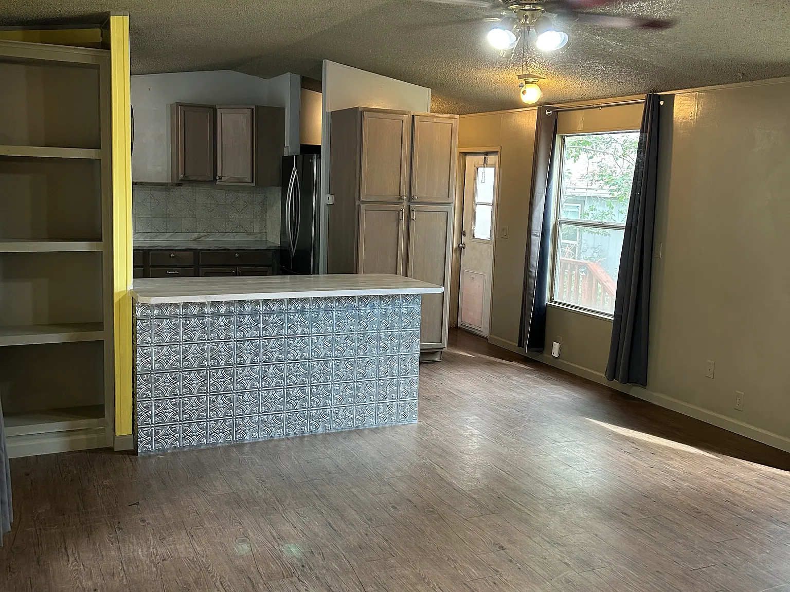 3 bed, 960 sqft, $2,400 — Photo 2