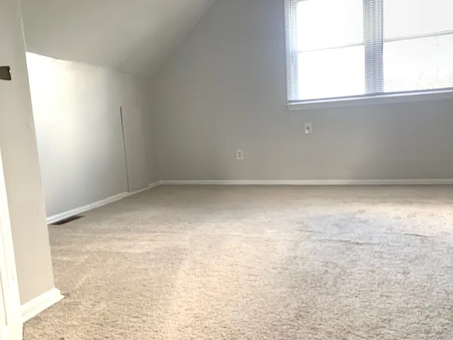 1560 Whittier Ave — Photo 28