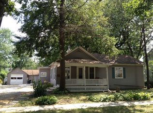 627 34th St NE, Cedar Rapids, IA 52402