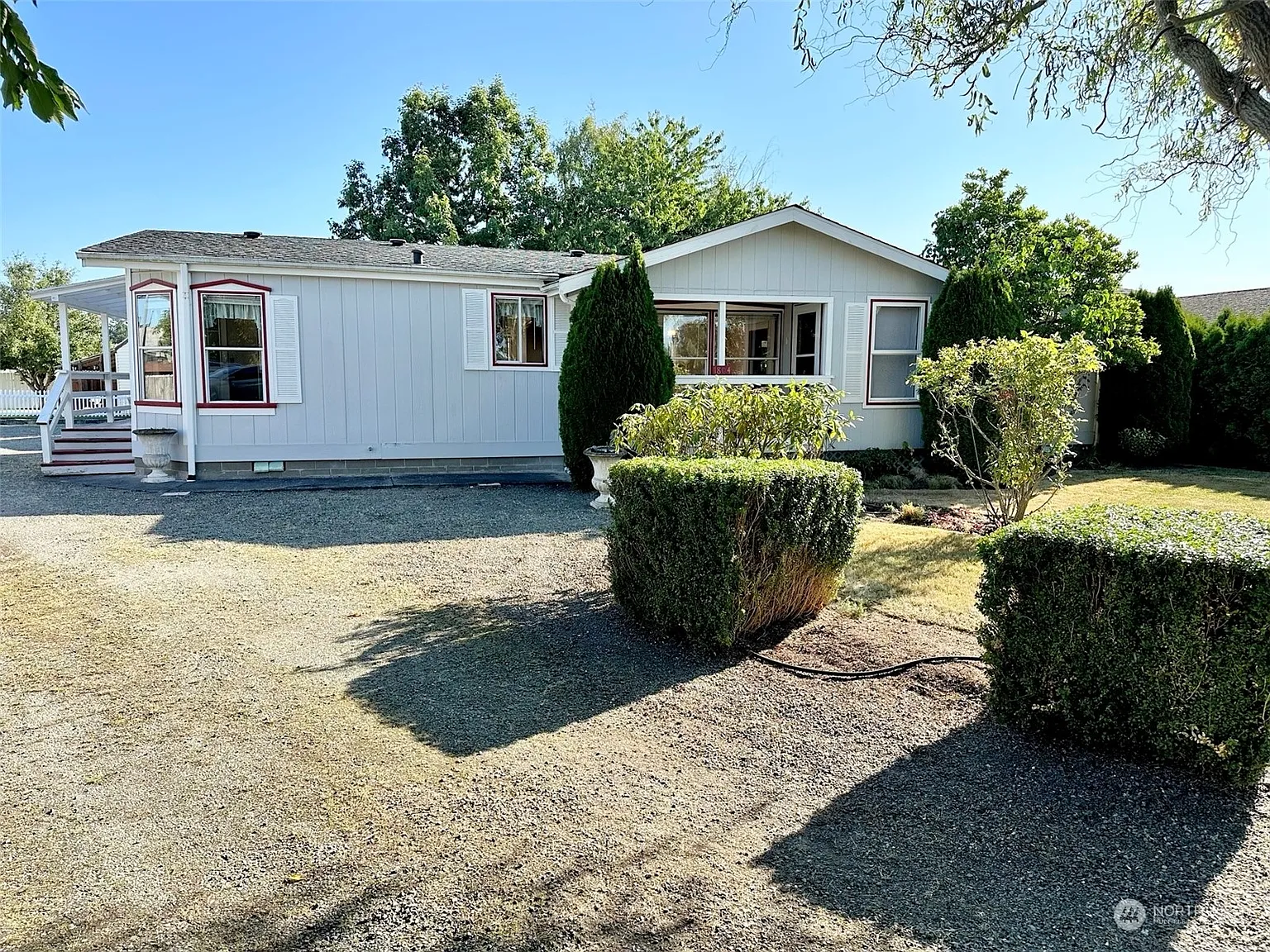 1804 N 32nd Place photo 1