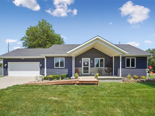 310 1st St, Menlo, IA 50164