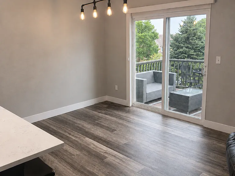 266 Rockview Dr — Photo 4
