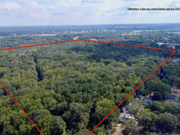 N Dessie Dr, Mount Pleasant, TX 75455