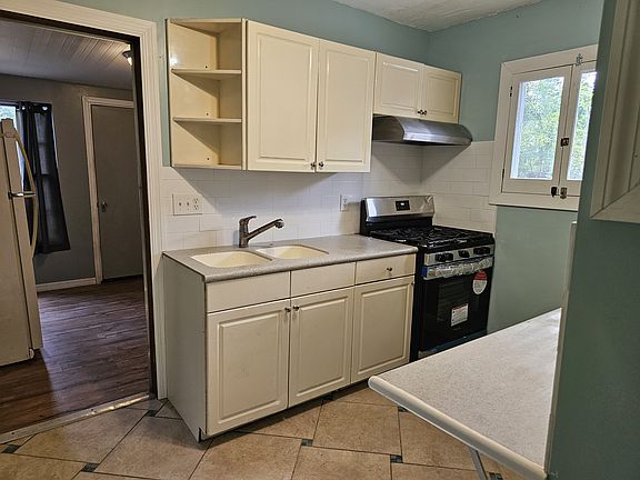 5th image of 306 E Atwater Ave